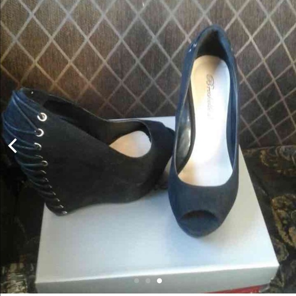Black wedges sz 6