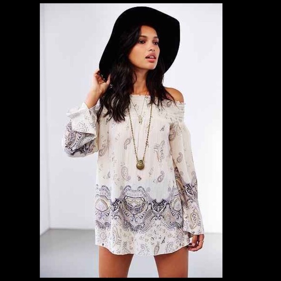 Urban Outfitters Band of Gypsies OffShoulder Tunic - Picture 1 of 2