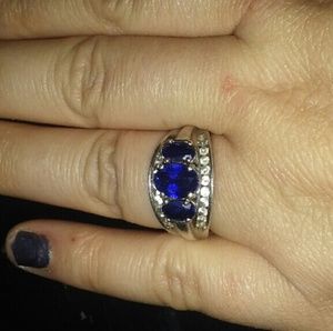Beautiful sterling and sapphire ring