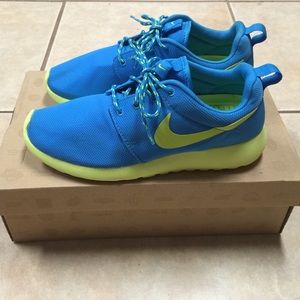 Nike RosheRun women's 7.5