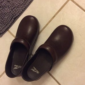 BRAND NEW. Dansko professionals. Sz 41.