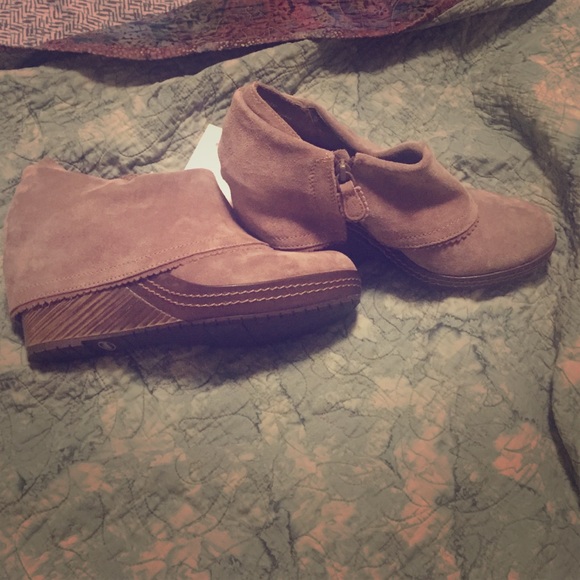 Wedge bootie