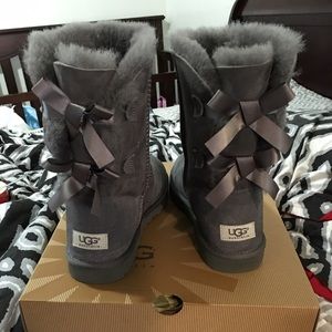 Uggs Bailey bows size 9