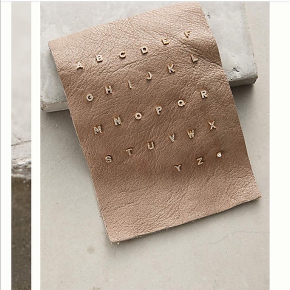 Letter R Monogram & Pearl post letter R - Picture 5 of 14