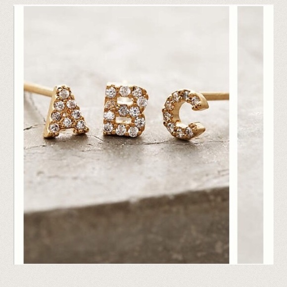 Letter R Monogram & Pearl post letter R - Picture 3 of 14