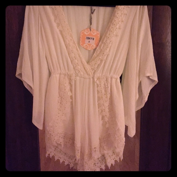 Ivory jumper by Debbie Dabble. Size 8