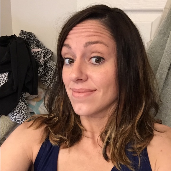 Meet your Posher, Haley - Picture 2 of 3