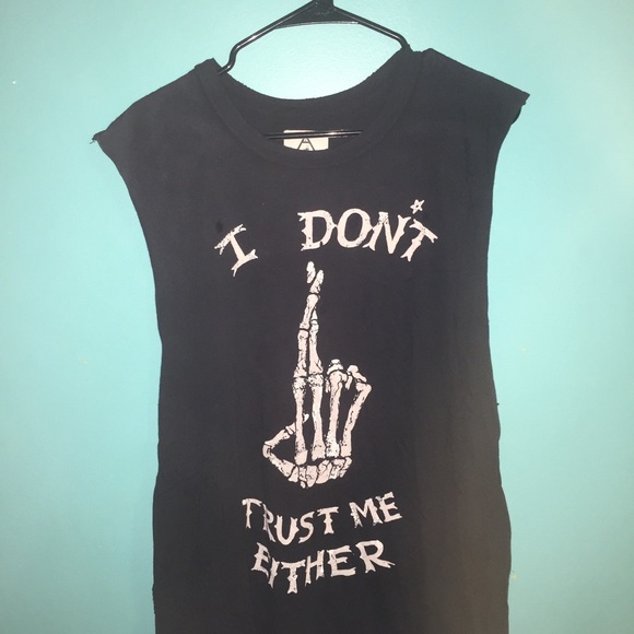 UNIF 'Fingers crossed // Trust' tee