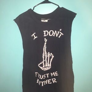 UNIF 'Fingers crossed // Trust' tee