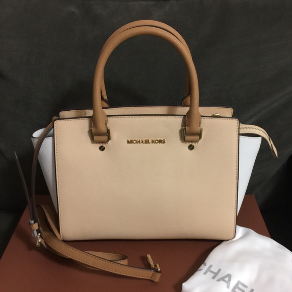 Michael Kors Handbags - 🎉FLASH SALE🎉Michael Kors Tricolor Medium Selma