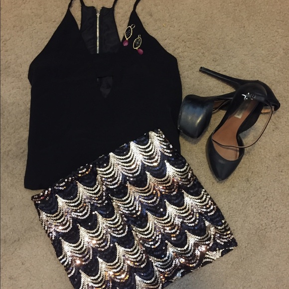 Black and gold sequence skirt💥