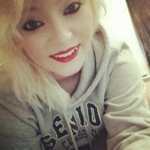 Meet your Posher, Laura