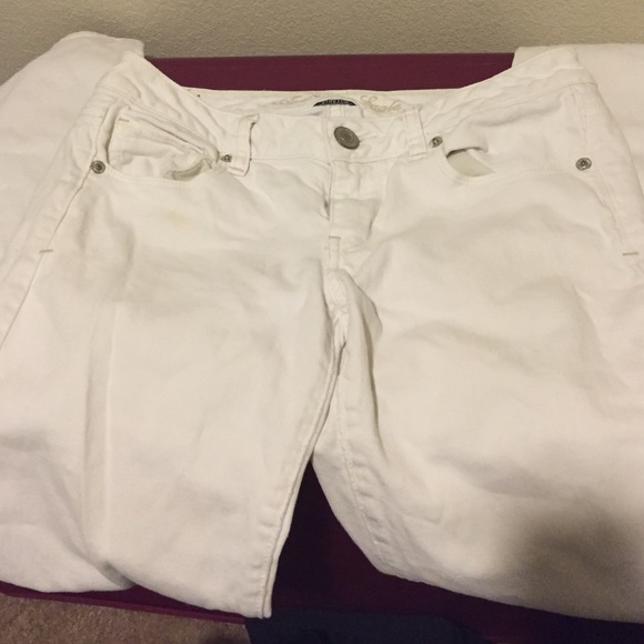 American Eagle white skinny jeans!