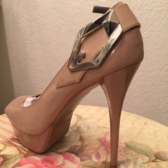 Tan patent leather high heel shoes