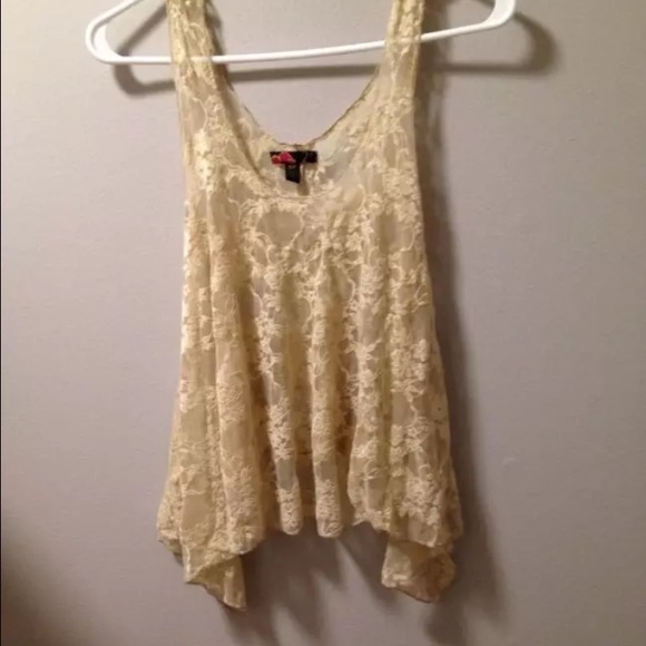 ⛔️sold⛔️Flowy lace tank top - Picture 2 of 4