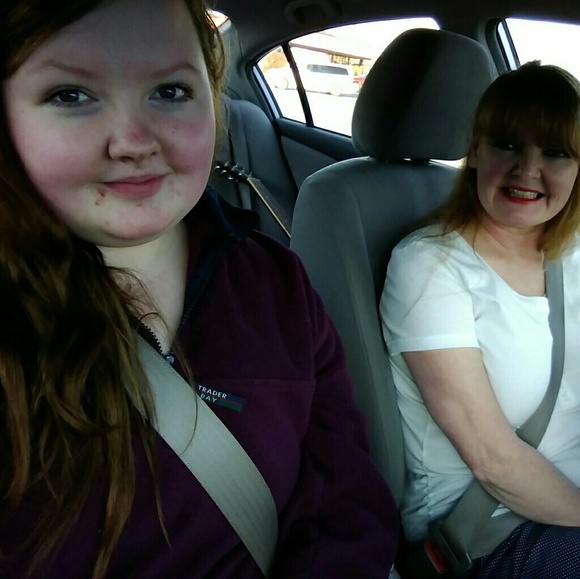 Meet your Posher, Daphne Becton - Picture 2 of 4