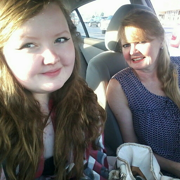 Meet your Posher, Daphne Becton - Picture 3 of 4