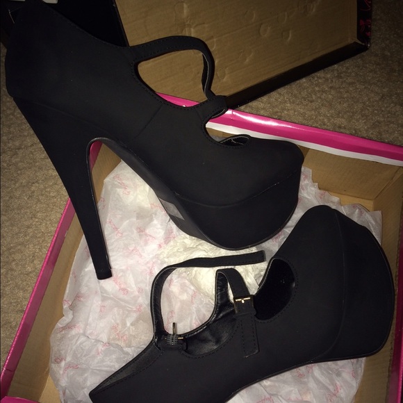 Qupid black heels