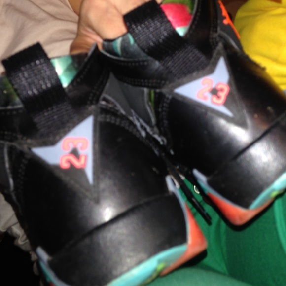 Jordan's size 5.5 - Picture 2 of 4