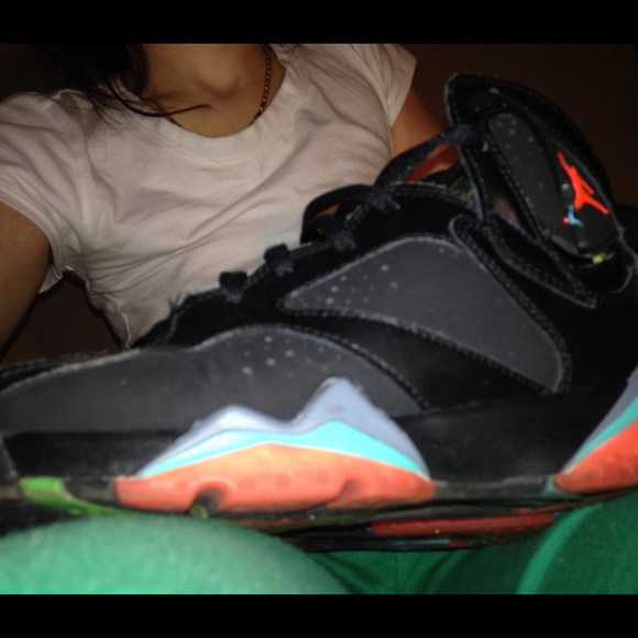 Jordan's size 5.5 - Picture 3 of 4