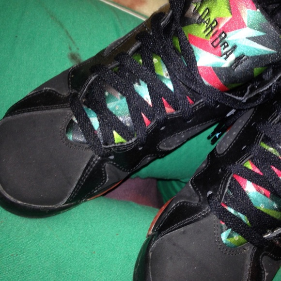 Jordan's size 5.5 - Picture 4 of 4