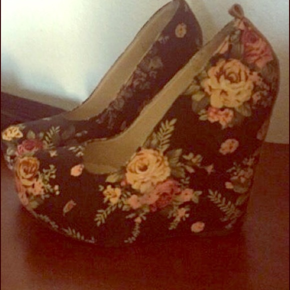 Floral wedges
