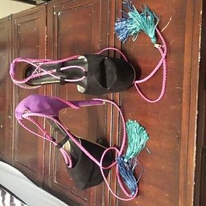 SCENE tie up statlettos