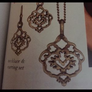 Avon Proud Heritage necklace and earring gift set