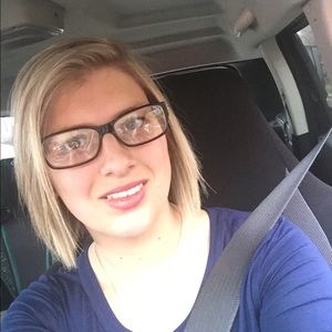 Meet your Posher, Kelly