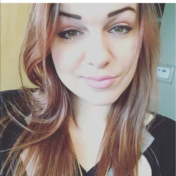 Meet your Posher, Cecilia