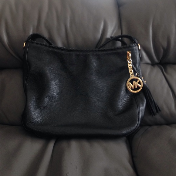 Michael Kors Purse.  PRICE DROP!! Amazing deal !!