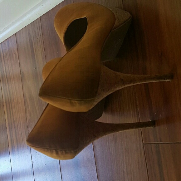 Yellow Gold High heel - Picture 2 of 4