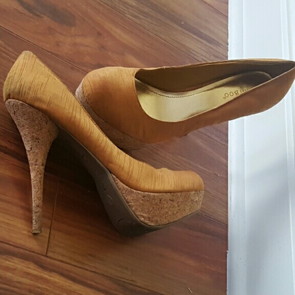 Yellow Gold High heel - Picture 3 of 4