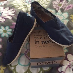 Navy Toms