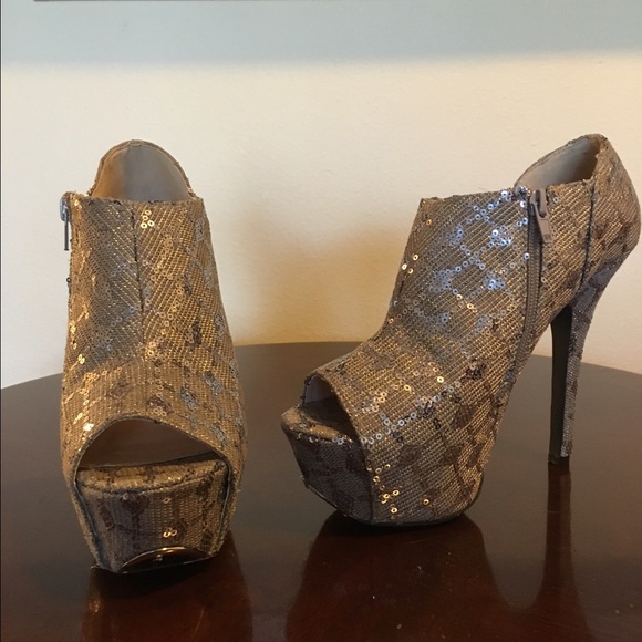 Paper Fox Pewter Pumps
