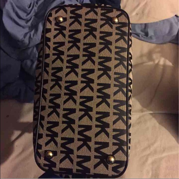Authentic Michael Kors purse - Picture 2 of 4