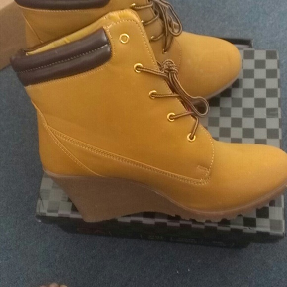 Trendy Tan Booties - Picture 2 of 4