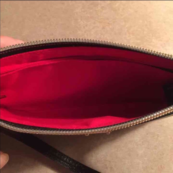 Brand New Dooney & Bourke large logo wristlet!! 🎀 - Picture 3 of 4