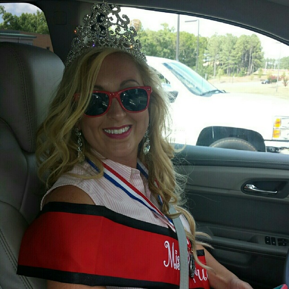 Meet your Posher, Allison - Picture 3 of 3