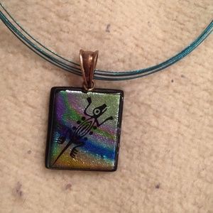 Lovely diachronic glass necklace of a lizard