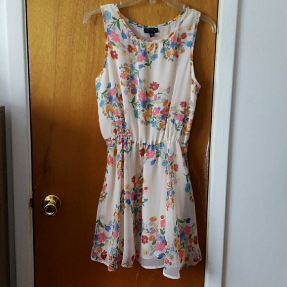 Beautiful TOPSHOP sleeveless dress.