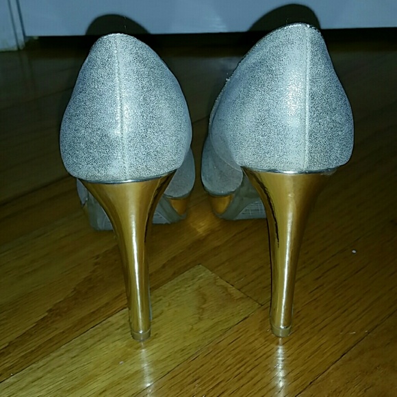 Gold heels - Picture 2 of 4