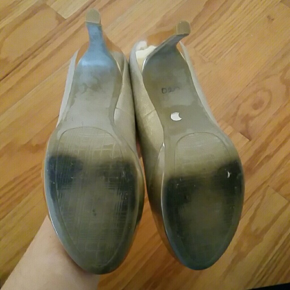 Gold heels - Picture 3 of 4