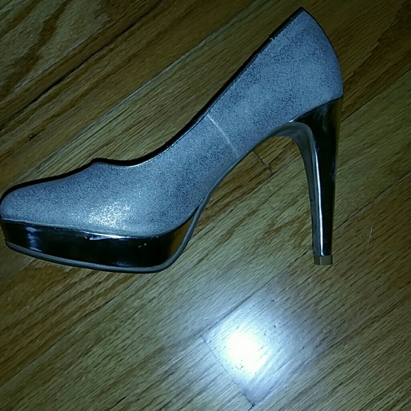 Gold heels - Picture 4 of 4