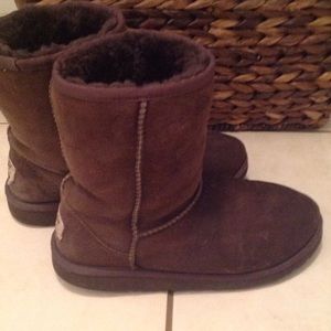 UGG Classic/ Big Kids , size 4 Big Kid