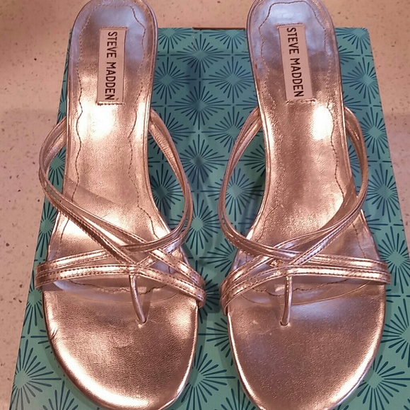Steve Madden Shoes - Steve Madden silver kitten heels size 9