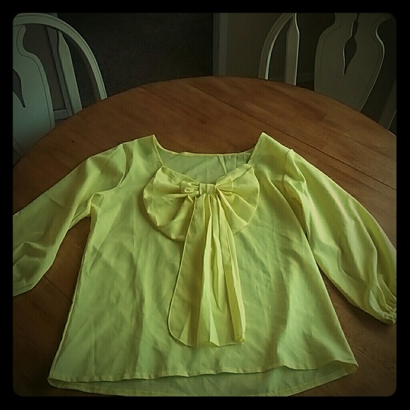 Pastel yellow summer shirt with Bow