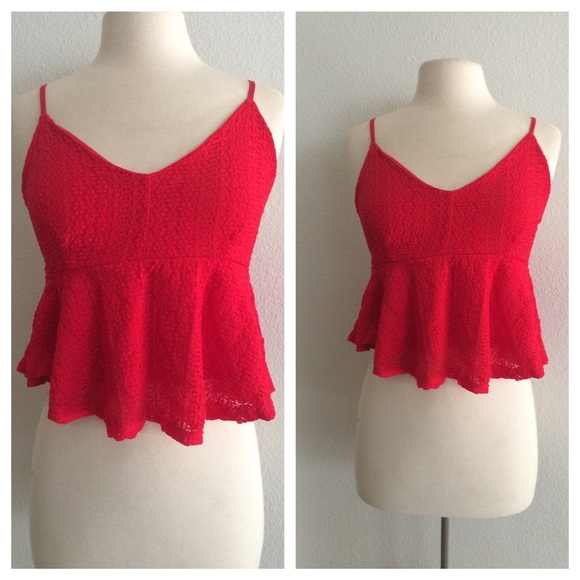 Red lace crop top - Picture 2 of 3