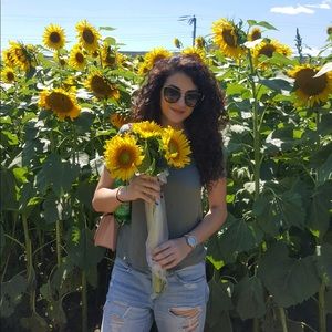 Trendy clothes & accessories