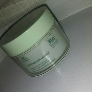 Arbonne intelligence rejuvenating cream